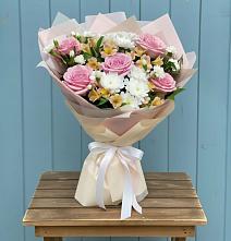 Букет цветов из:  Гвоздики, Орхидеи и Розы в Советском Республики Крым