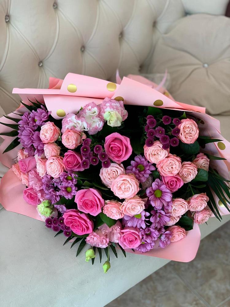 Букет цветов из: Хризантемы, Розы и Лизиантусы в Советском Республики Крым