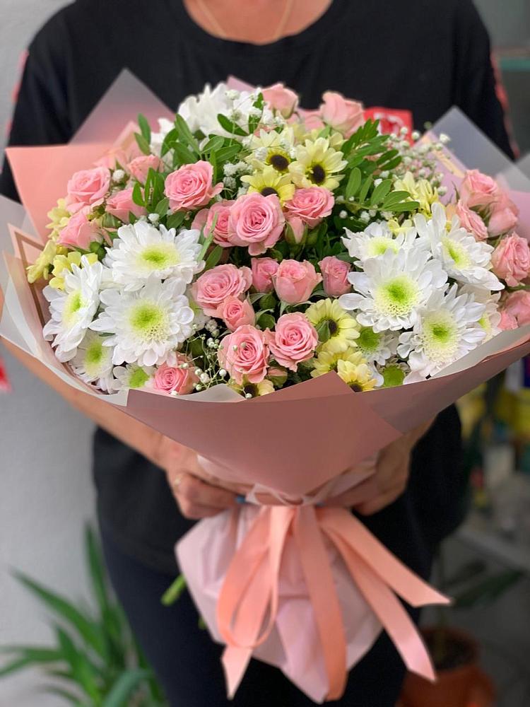 Букет цветов из: Розы и Хризантемы в Советском Республики Крым