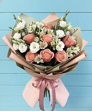 Букет цветов из:  Розы, Альстромерии и Лизиантусы в Советском Республики Крым