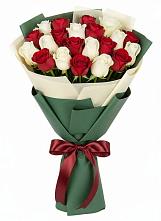 Букет Микс из красных и белых роз в Советском Республики Крым