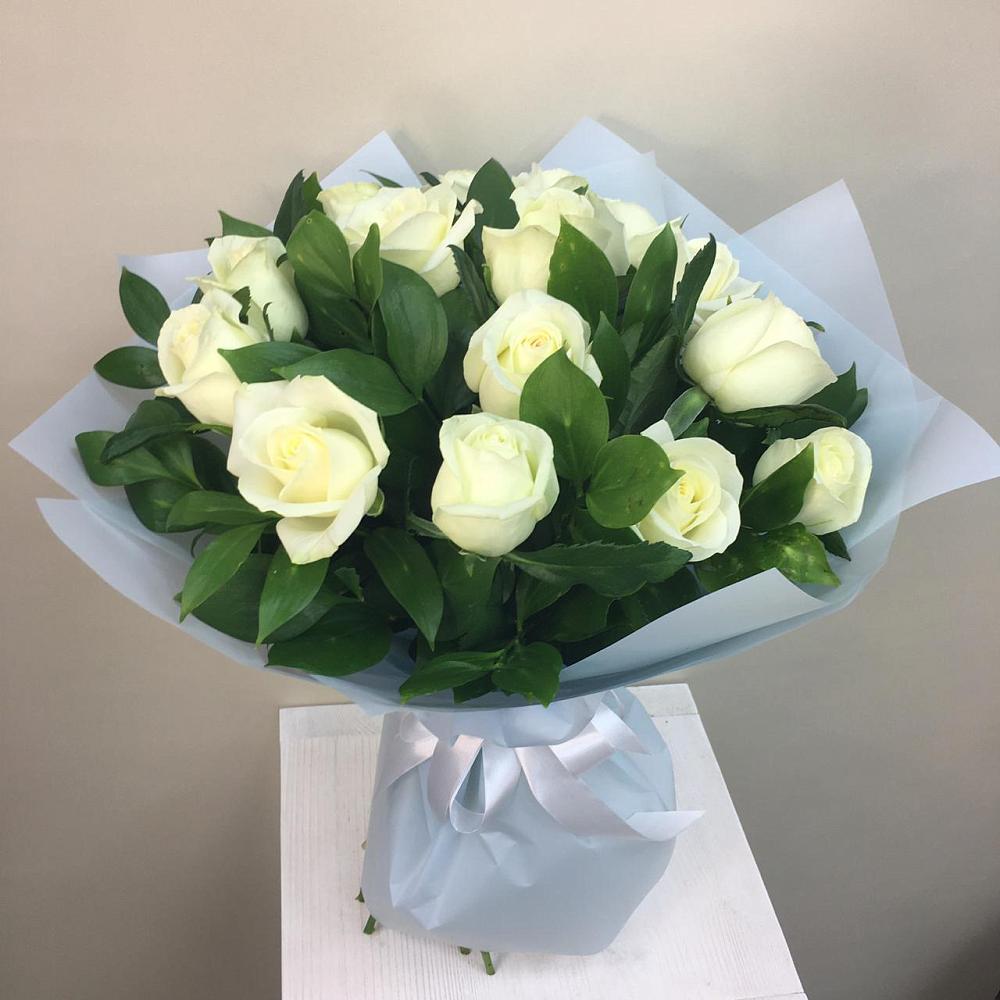 Букет 15 Белых роз Проуд в Советском Республики Крым