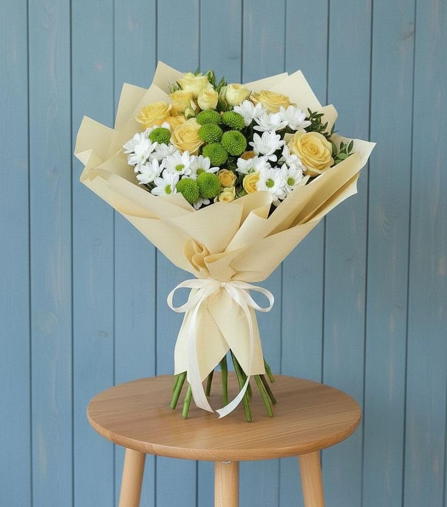 Букет цветов из: Хризантемы и Розы в Советском Республики Крым