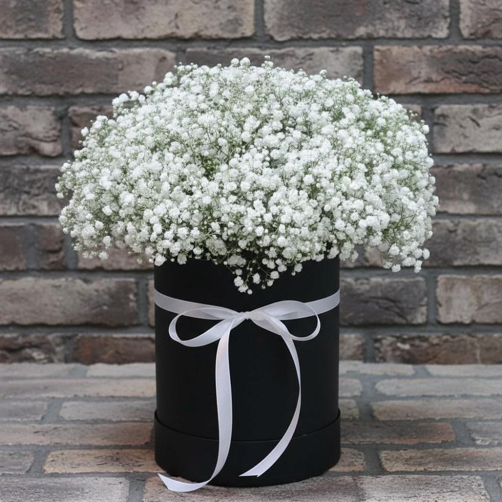 Цветочная композиция из Гипсофила в шляпной коробке в Советском Республики Крым