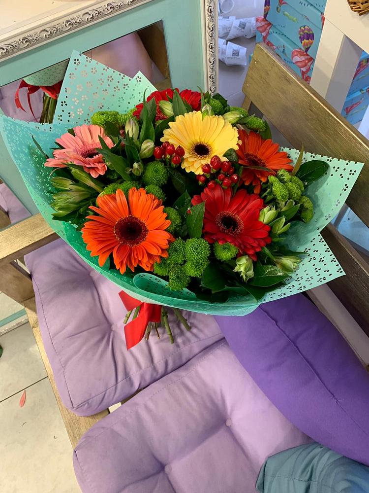 Букет цветов из: Герберы, Хризантемы и Альстромерии в Советском Республики Крым