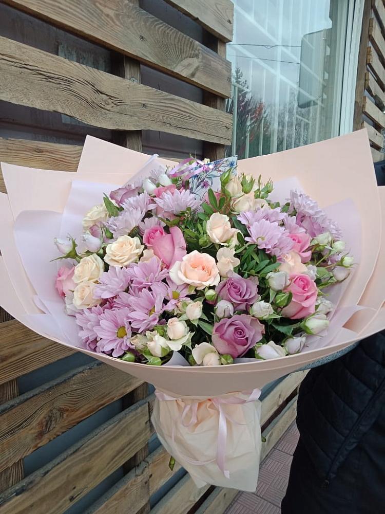 Букет цветов из: Розы и Хризантемы в Советском Республики Крым