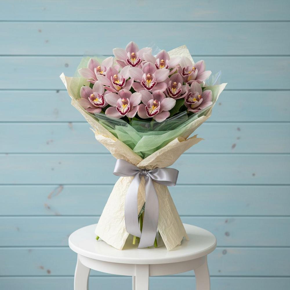 Букет цветов из: Орхидеи и Розы в Советском Республики Крым