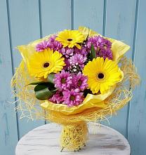 Букет цветов из:  Хризантемы и Герберы в Советском Республики Крым