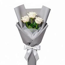 Букет 3 белые розы в Советском Республики Крым