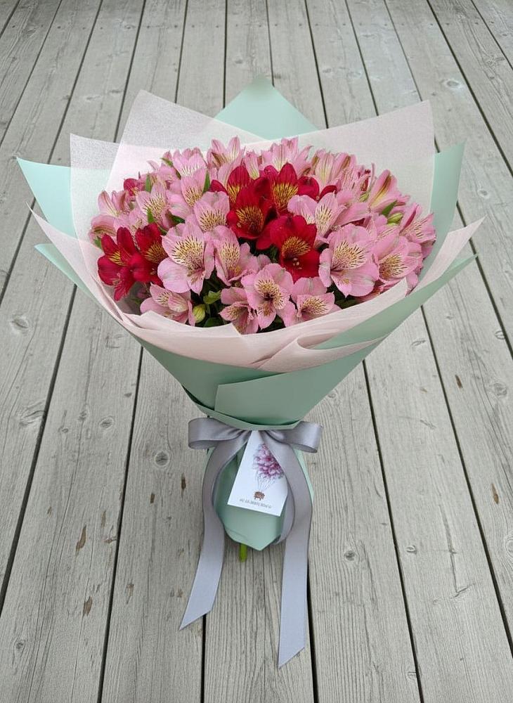 Букет цветов из: Альстромерии в Советском Республики Крым