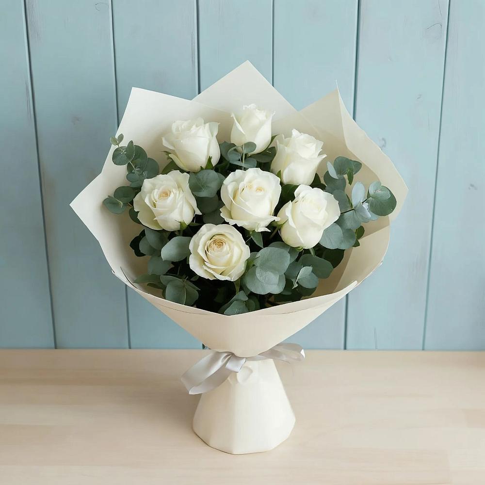 Букет Белые розы в Эвкалипте в Советском Республики Крым
