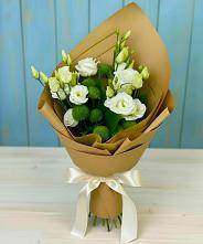 Букет цветов из:  Хризантемы и Лизиантусы в Советском Республики Крым