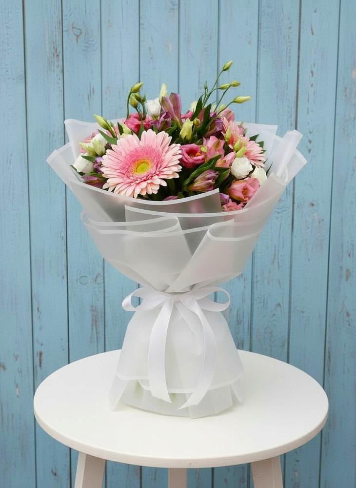 Букет цветов из: Герберы, Альстромерии и Лизиантусы в Советском Республики Крым