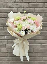 Букет цветов из:  Гвоздики, Розы, Лизиантусы и Хризантемы в Советском Республики Крым