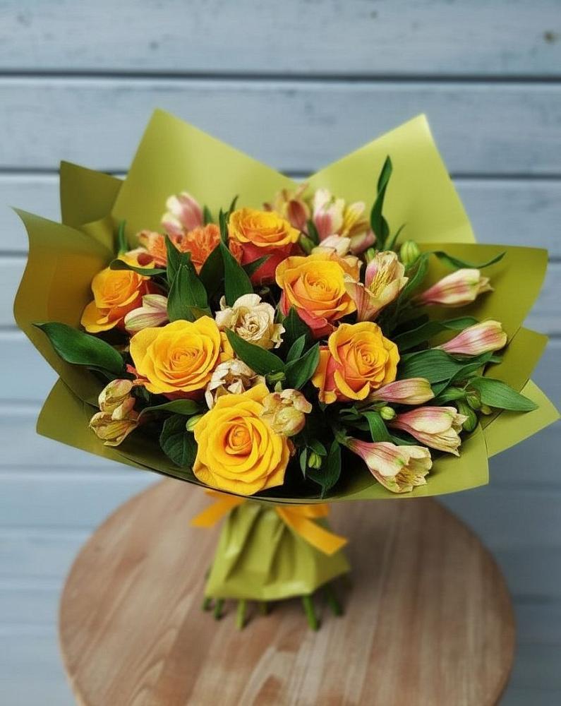 Букет цветов из: Альстромерии и Розы в Советском Республики Крым