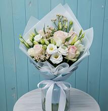 Букет цветов из:  Розы и Лизиантусы в Советском Республики Крым