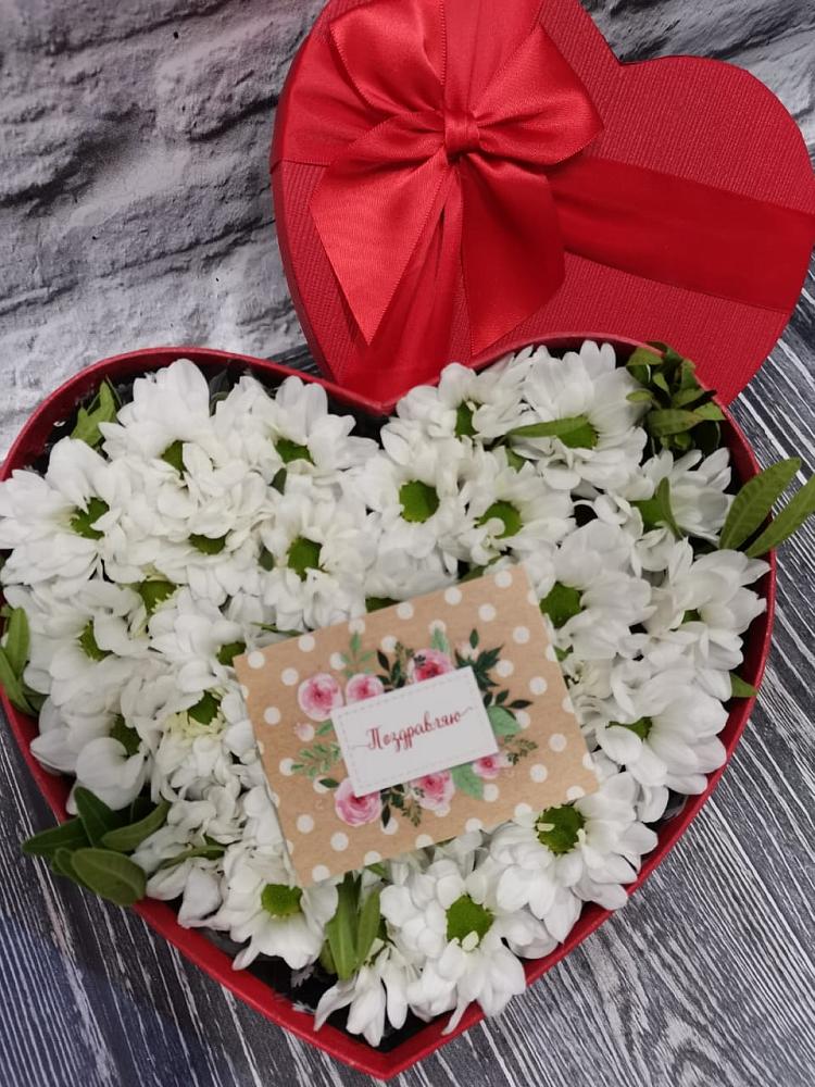 Цветочная композиция из Хризантемы в виде сердца в Советском Республики Крым