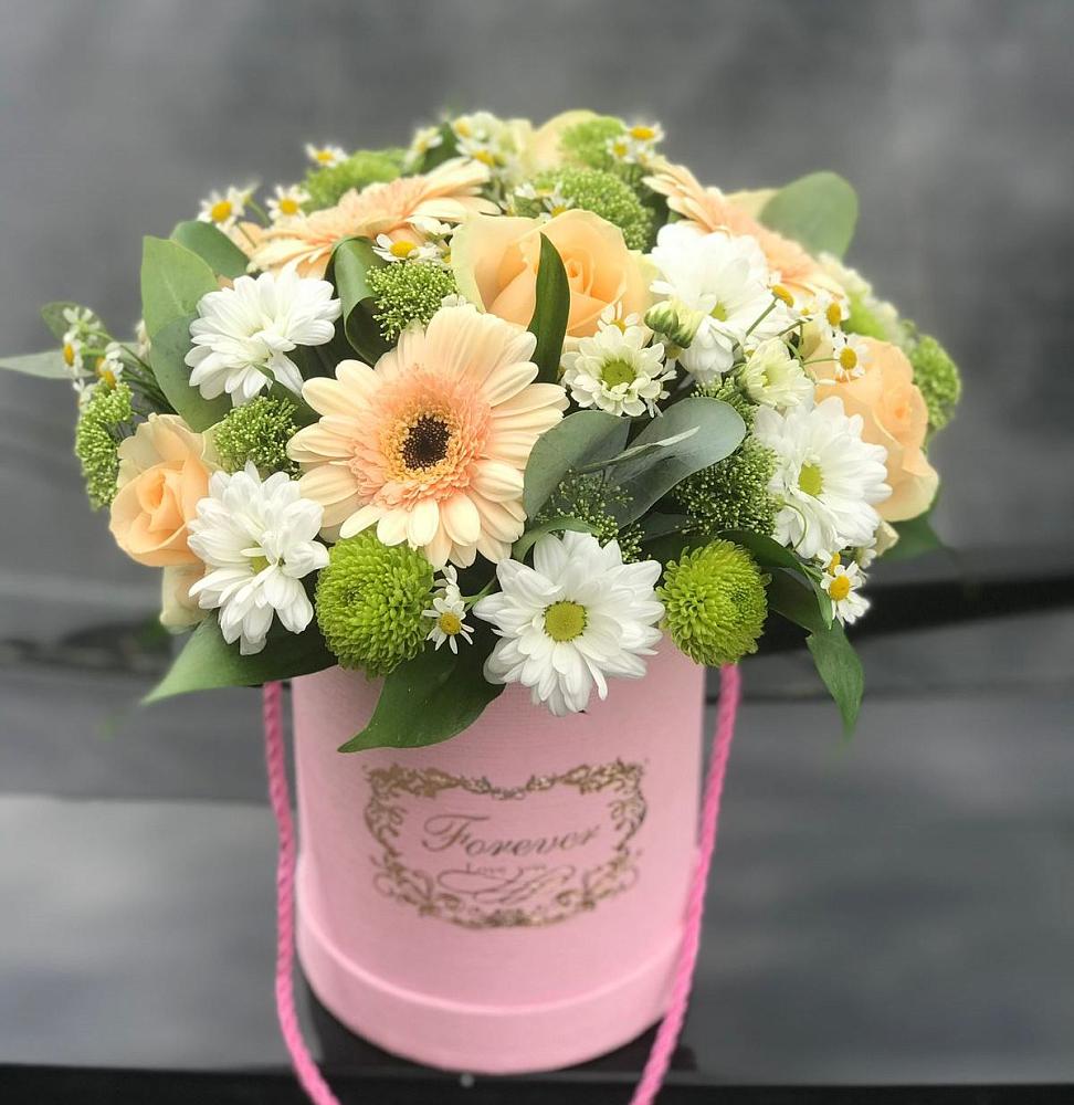 Цветочная композиция из Розы, Герберы и Хризантемы в шляпной коробке в Советском Республики Крым