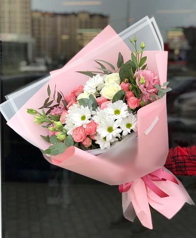 Букет цветов из: Розы, Лизиантусы и Хризантемы в Советском Республики Крым