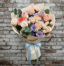 Букет цветов из:  Розы, Лизиантусы и Гвоздики в Советском Республики Крым
