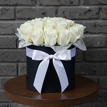 Цветочная композиция из Розы в шляпной коробке в Советском Республики Крым